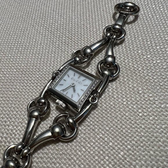 GUCCI SIGNORIA 20MM DIAMOND WHITE MOTHER OF PEARL STAINLESS STEEL WATCH - Picture 2 of 8